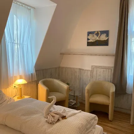Gast- Und Logierhaus Guest house Warenthin