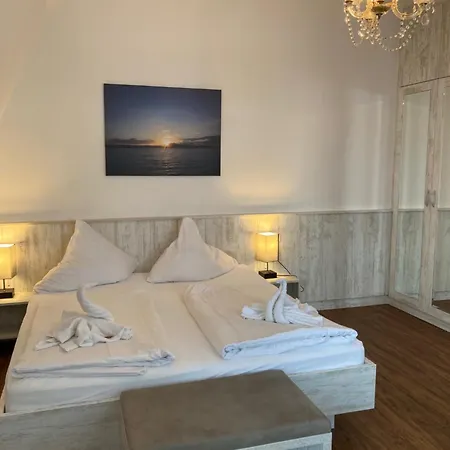 Gast- Und Logierhaus Guest house Warenthin
