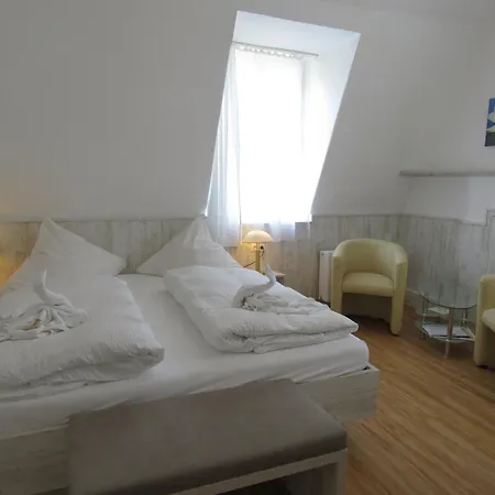 Guest house Gast- Und Logierhaus Warenthin