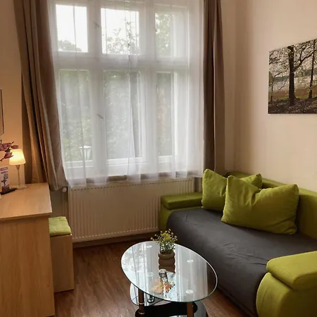 Gast- Und Logierhaus Guest house Warenthin