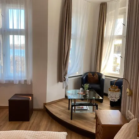 Gast- Und Logierhaus Guest house Warenthin