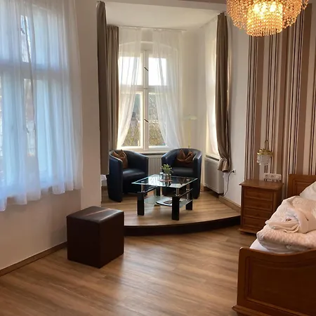 Gast- Und Logierhaus Guest house Warenthin