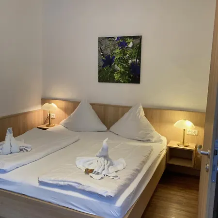 Gast- Und Logierhaus Gasthuis Warenthin